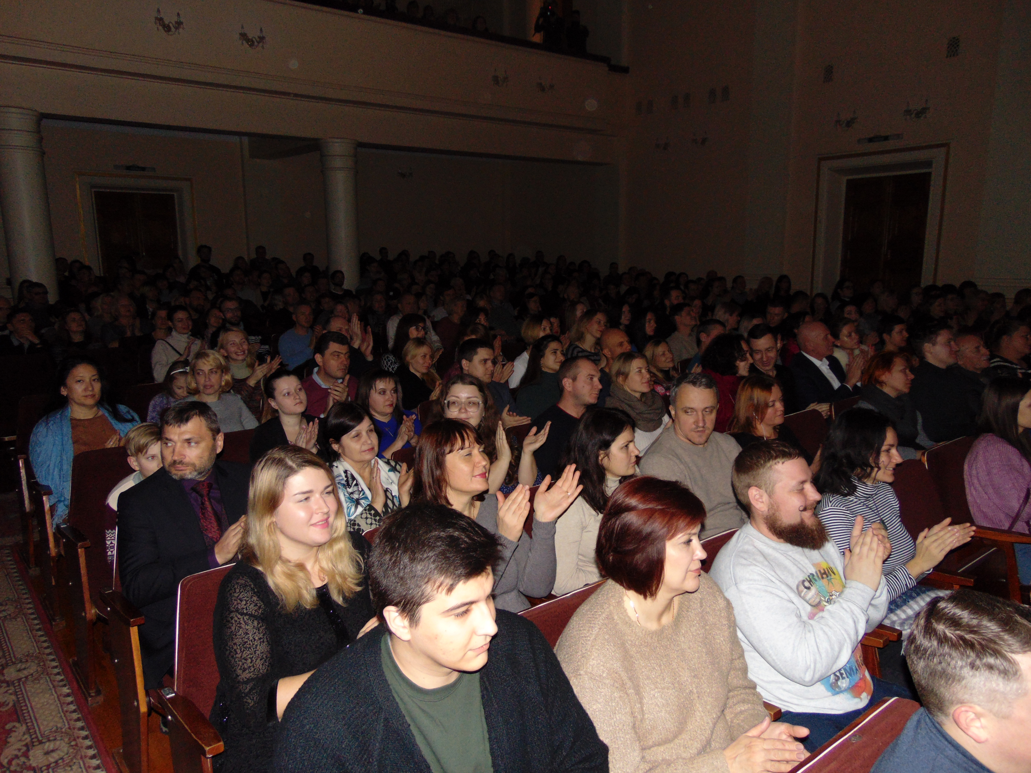 На Чернігівській сцені виступив канадський піаніст Любомир Мельник (Фото)