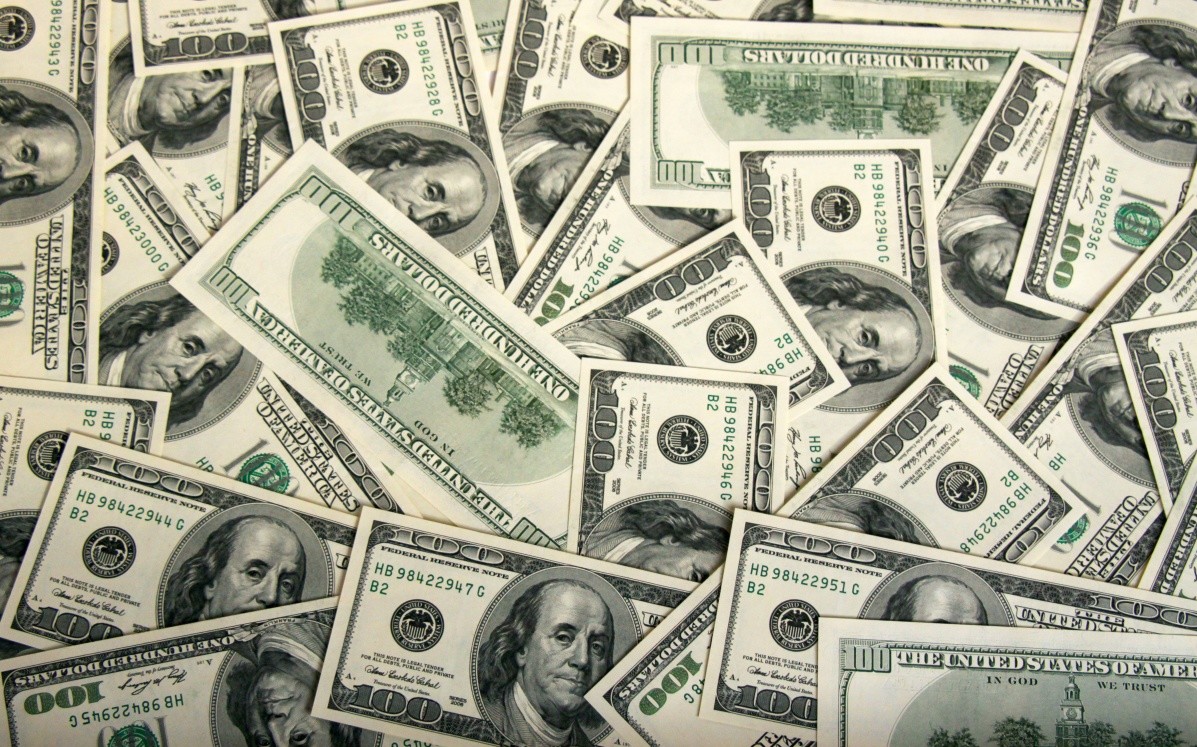 Папа Атрошенко снял $4 млн незаконно