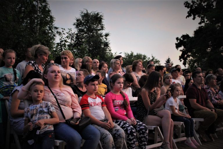 У Ніжині «ожили» 14 видатних особистостей (Фото)