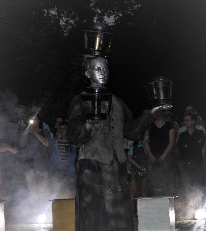 У Ніжині «ожили» 14 видатних особистостей (Фото)