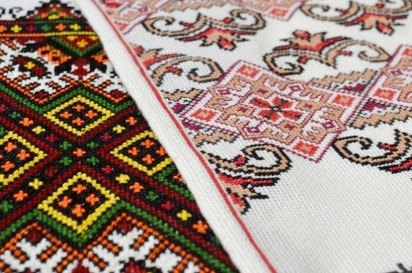 «Золоті» вишиванки: ніжинець продав «Укрзалізниці» фантастично дорогий національний одяг