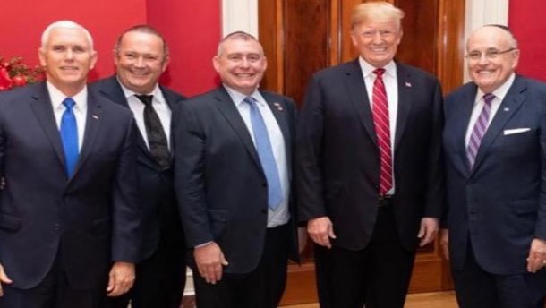 Інформатори Трампа Фруман та Парнас заплатили мільйон доларів, аби вийти на волю Інформатори Трампа Фруман та Парнас заплатили мільйон доларів, аби вийти на волю