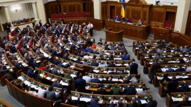 Слуга народа всей фракцией вышла к трибуне Рады из-за выступления Порошенко: фото, видео Слуга народа всей фракцией вышла к трибуне Рады из-за выступления Порошенко: фото, видео