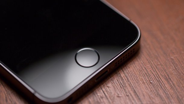 Трамп обратился к Тиму Куку, потому что ему не нравится дизайн новых iPhone