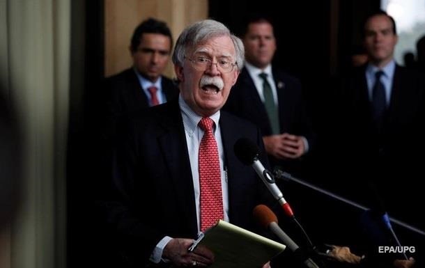 Трамп лично задержал помощь Украине – Болтон