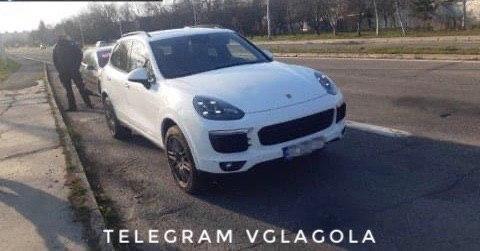 Украинец на Porshe вывез в Словакию целый багажник медицинских респираторов (фото)