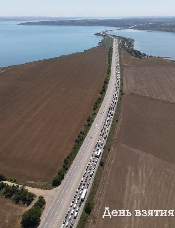 «Вся страна поехала на море»: на трассе под Одессой образовалась 30-километровая пробка (фото, видео)