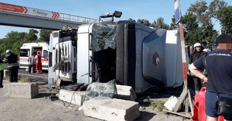 «Вся страна поехала на море»: на трассе под Одессой образовалась 30-километровая пробка (фото, видео)
