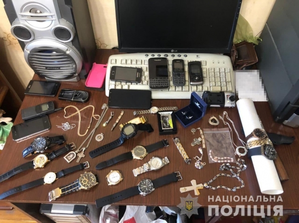 В Одессе поймали банду гастролеров, которые притворялись таксистами и грабили пассажиров. Фото, видео