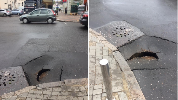 На дороге в центре Одессы появилась яма и в нее попала маршрутка. Фото