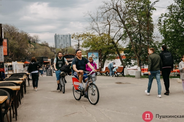 Море, шашлыки и карантин: как в Одессе празднуют Первомай. Фоторепортаж