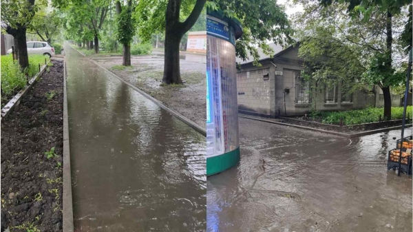 В Одессе под водой оказался свежеотремонтированный тротуар за 1,5 миллиона. Фотофакт