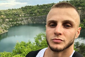Не понравились фигуры: в Одессе полицейский унижал девушек на пляже