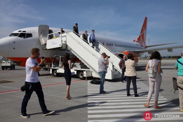 На новую ВПП одесского аэропорта официально сел первый самолёт: как это было. Фото