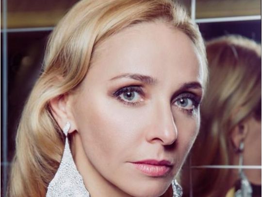 «Гола без ліфчика — не соромно?»: оголену Тетяну Навку, дружину прессекретаря Путіна, розкритикували за відвертий образ