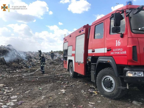 Под Аккерманом кто-то регулярно поджигает мусорную свалку 