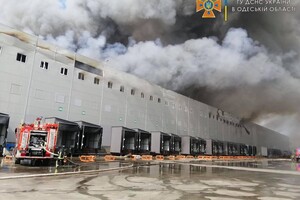 Под Одессой произошел масштабный пожар: горят склады (обновлено)