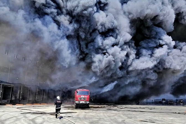 Под Одессой произошел масштабный пожар: горят склады (обновлено)