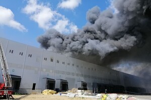 Под Одессой произошел масштабный пожар: горят склады (обновлено)