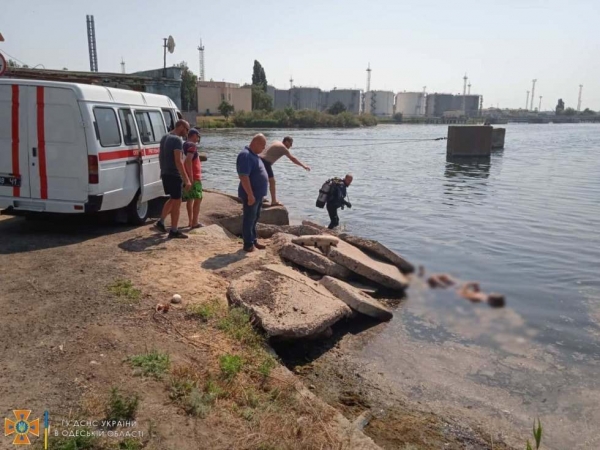 Пытались переплыть водоёмы: два человека утонули за сутки в Одесской области 