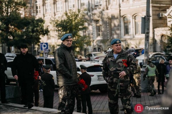 В Одессе почтили памятников защитников Украины. Фоторепортаж