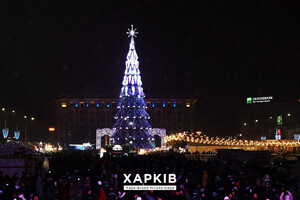 Главную елку Одессы признали одной из самых красивых в Украине