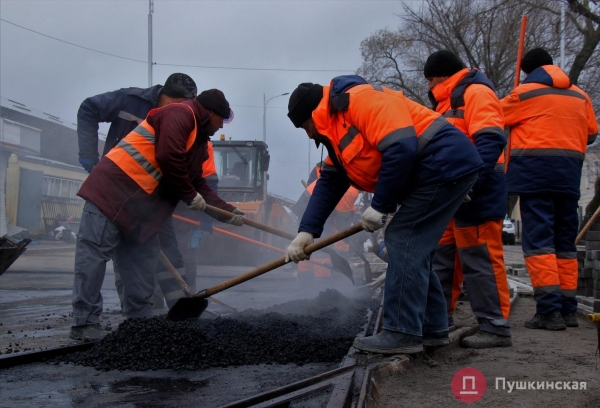 Первая в Одессе «венская» остановка и дымящийся асфальт: как идет ремонт улицы Преображенской. Фото