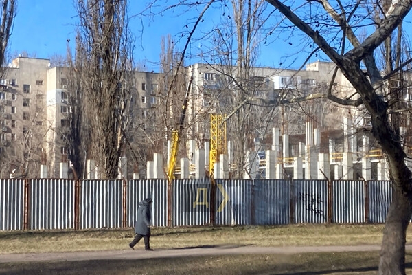 Спустя восемь лет в Одессе возобновили строительство торгового центра