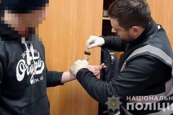 Разбой в пункте продажи лотереи: в Одессе задержали грабителя