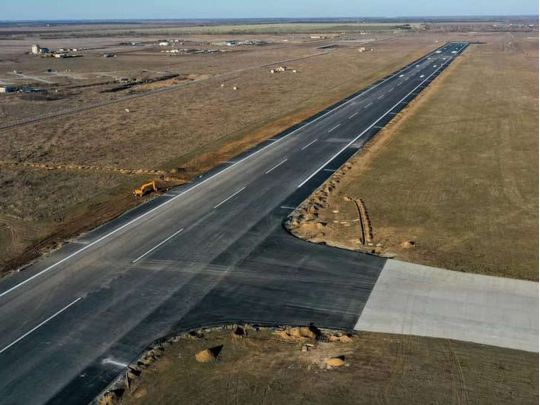 «Велике будівництво» завершує реконструкцію злітно-посадкової смуги міжнародного аеропорту «Херсон»