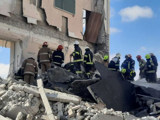 Дістали з-під завалів у Харкові лише одну живу людину: рятувальники про роботу під постійними обстрілами
