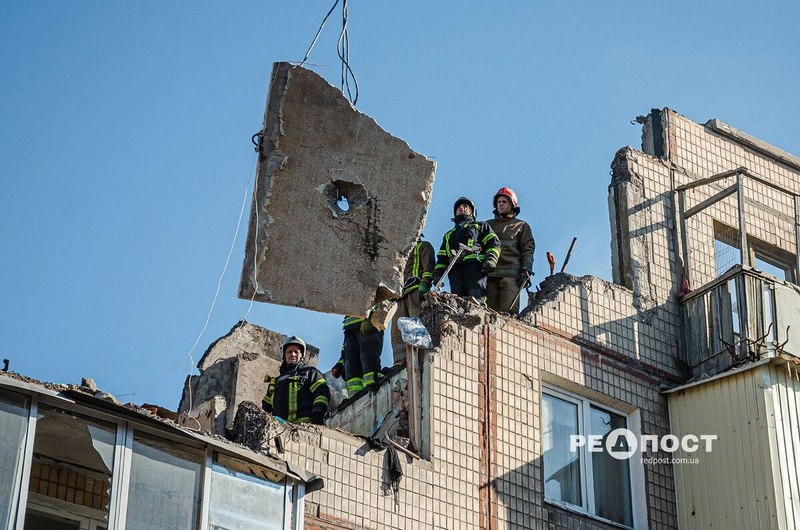 Дістали з-під завалів у Харкові лише одну живу людину: рятувальники про роботу під постійними обстрілами