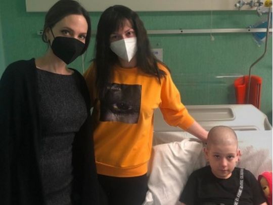 Анджеліна Джолі відвідала онкохворого хлопчика з України
