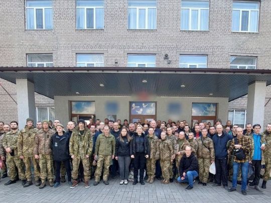 В ОП оприлюднили відео звільнених учора українських військових
