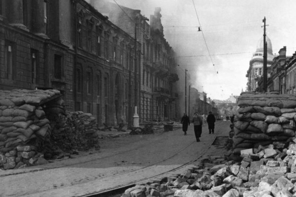 Баррикады, разрушения и оккупация: Одесса во время Второй мировой войны в фотографиях