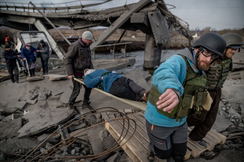 «Ризикуючи власним життям, врятував з Ірпеня понад 200 людей»: подвиг волонтера Червоного Хреста України