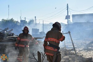 Спасатели показали, как тушили пожары после ракетного удара по Затоке: пострадал один человек