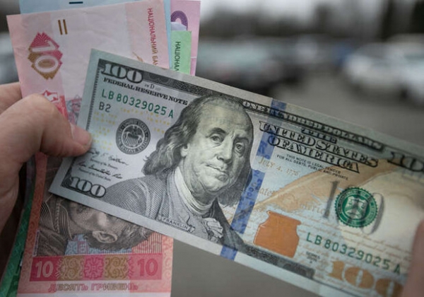 Нацбанк зафиксировал курс гривны к доллару США на новом уровне: что изменилось