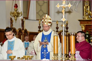 В Одессе икону Богородицы украсили короной, которую освятил Папа Римский