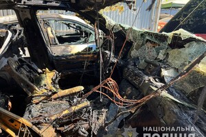 В Одессе мужчина поджег автомобили волонтеров с вещами для переселенцев 