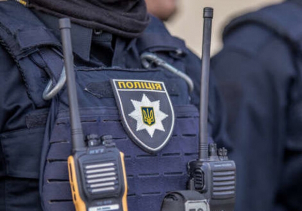 Решила отомстить: в Одесской области женщина ограбила подростка, который украл у нее бензопилу