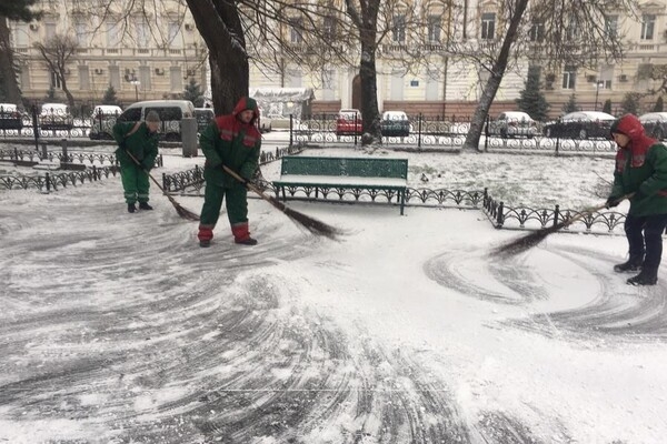 В Одессе и области идет снег: какая ситуация на дорогах