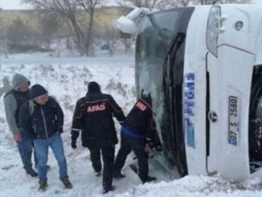 Смертельна ДТП у Туреччині: перекинувся автобус, загинули вісім людей