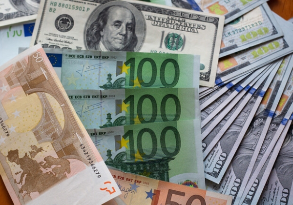 Курс валют в Украине 18 апреля 2023: сколько стоит доллар и евро