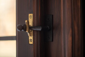 В Одессе отреставрировали очередную историческую дверь