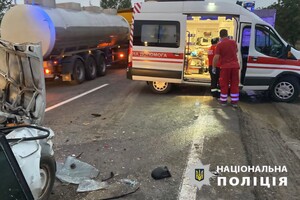 На трассе Одесса — Рени столкнулись легковушка и грузовик: пострадали пять человек, в том числе трое детей