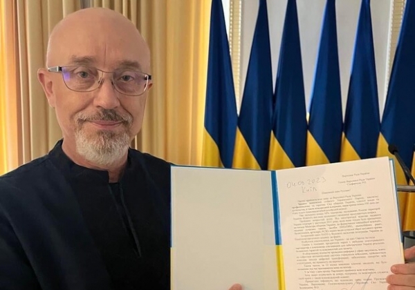 Министр обороны Украины подал заявление об отставке