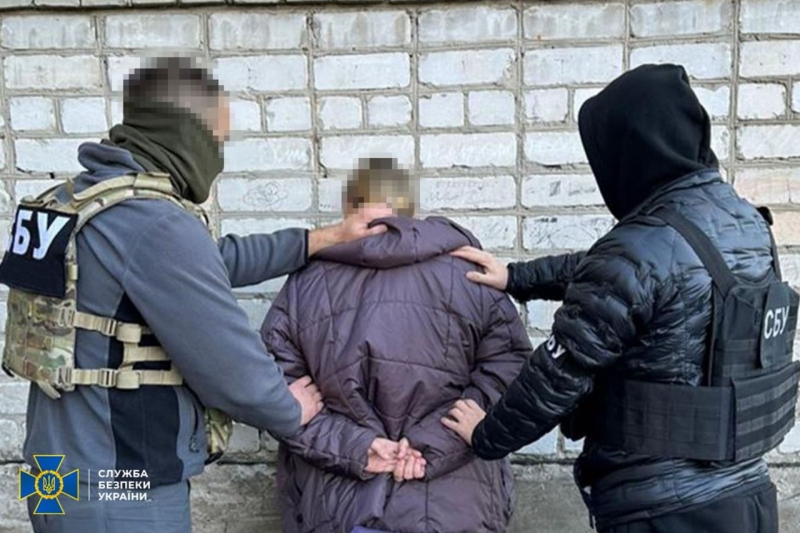 Мати та донька шпигували за ЗСУ і коригували вогонь ворога: на Сумщині затримали російських інформаторів (фото)