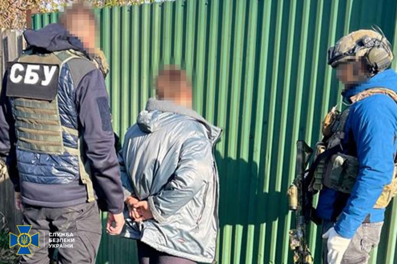 Мати та донька шпигували за ЗСУ і коригували вогонь ворога: на Сумщині затримали російських інформаторів (фото)