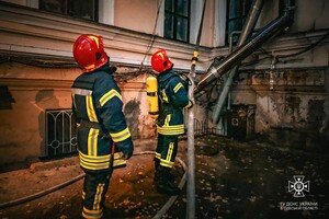 В центре Одессы вспыхнул пожар в кафе: загорелась вытяжная труба